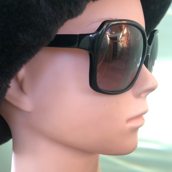 Fendi FS5204 001 Women's Black Oversized Gradient Gray Non-Polarized Sunglasses - Picture 5 of 8